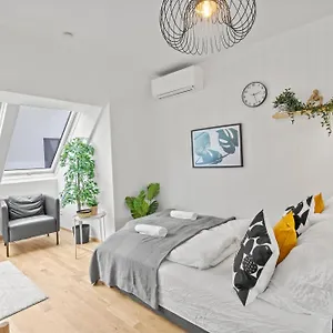 1 Min To Public Transport - 3 Min To Supermarket And Pharmacy - On-site Parking For 19,90 Eur Apartment